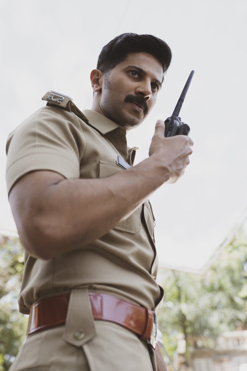 DulquerSalmanFC's tweet photo. #Salute New Still 🤩🤩🤩

#HBDDearestDULQUER 🎉
#DulquerSalmaan | @dulQuer https://t.co/bHlroTzm17