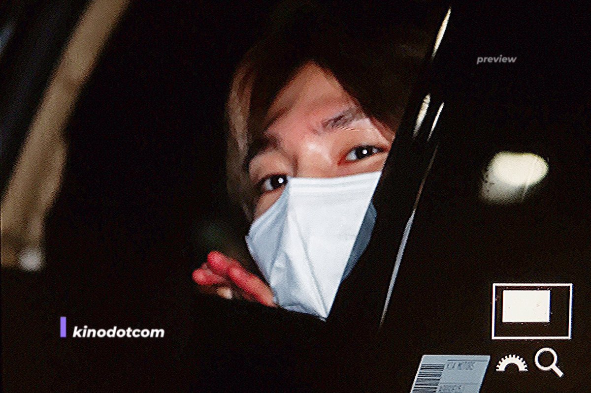 he peeks!