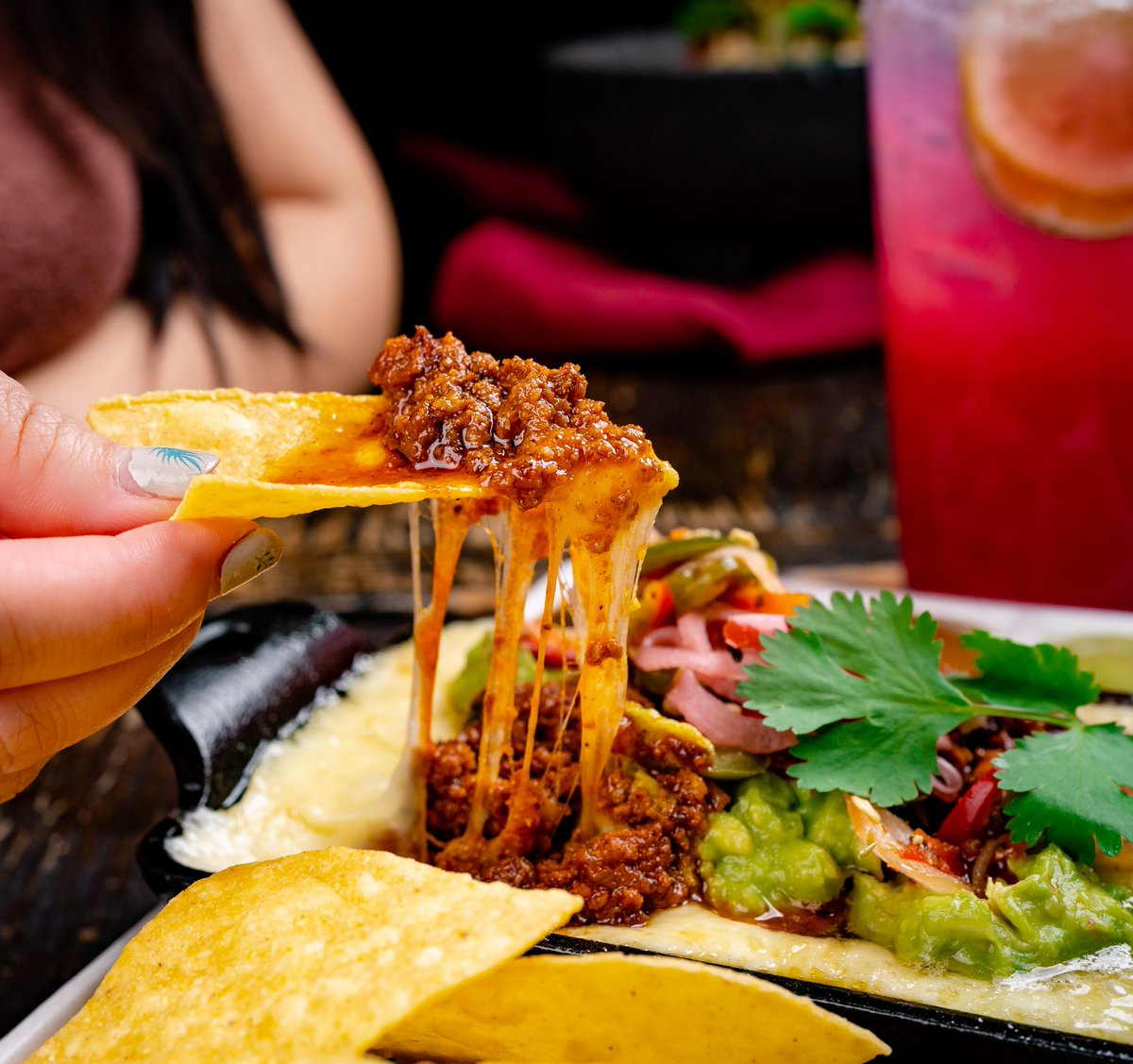 Queso fundido = the ultimate cheese pull 🧀