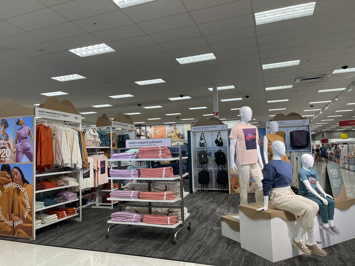 patytarget's tweet photo. Feeling cozy, fresh and fashionable is the best thing in the world! The new family gateaway leisure is set and running! Thank you DBO Alejandra and Daniel for helping with this set! #feelgoodtogether #thegreat2498 https://t.co/aDp35Xnxls