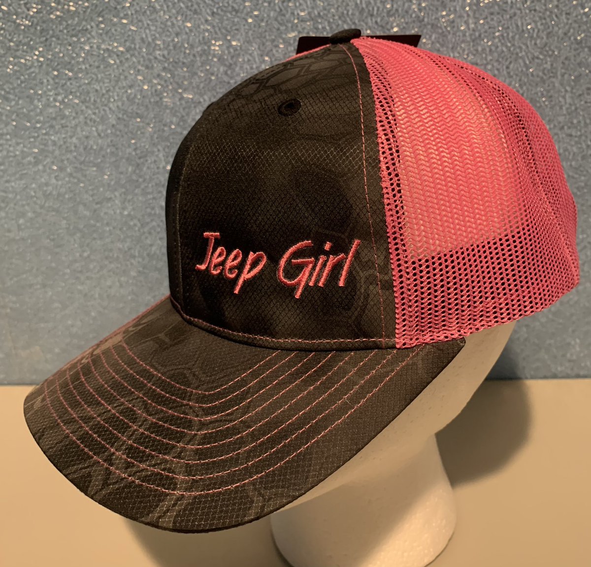 customemb11's tweet photo. 💥 NEW HATS 💥                              Come take a look 👀  #JeepGirl #JeepLife #JeepWave #Hats Many styles, logos and colors to pick from. https://t.co/HGqeVFiAC6 https://t.co/pxXmIF6Jmm