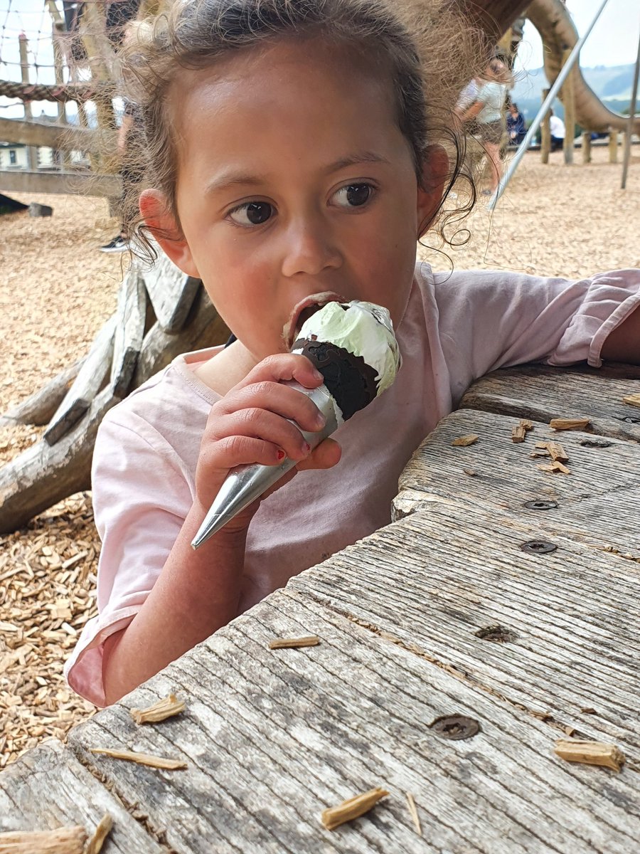 HazelCrowe's tweet photo. At the park after nursery ☺😚😙😛 @CairdView https://t.co/pQ0m7fSCyz
