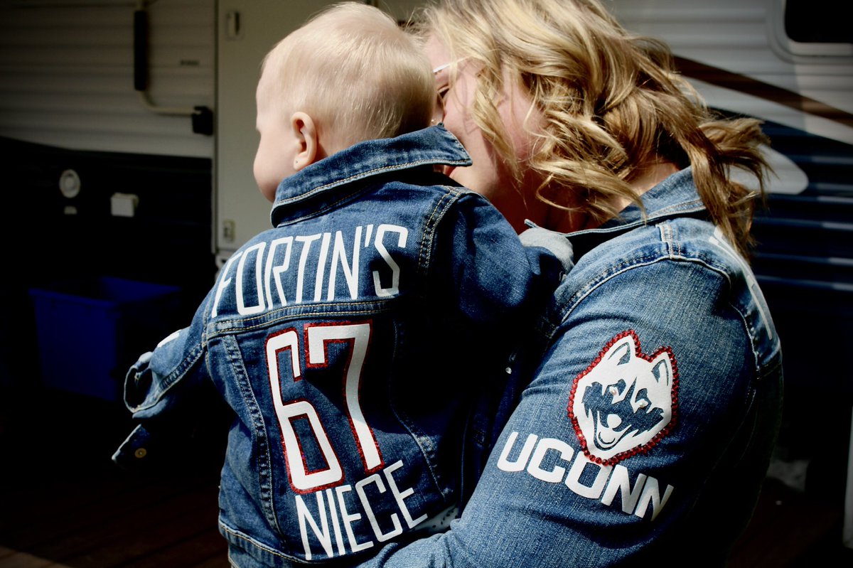 opheduguskate's tweet photo. Football season is coming 🏈 We are ready ❤️ @Christo7093 @UConnFootball  #uconnfootball #canadianfan #family https://t.co/chlrs2bE7w