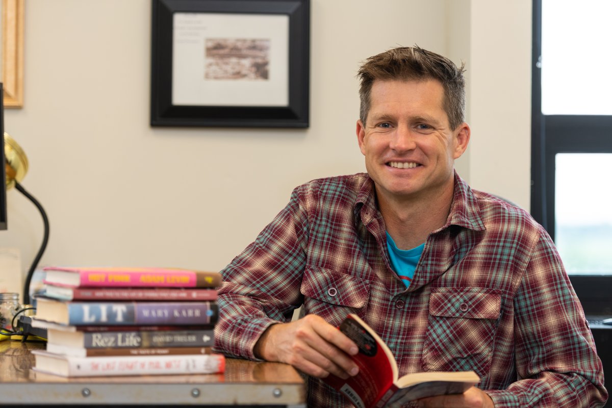 SUNYCantonNews's tweet photo. An author and director of the SUNY Canton Living Writers Series has been recognized for sharing his love of the written word. Phil K. LaMarche, an associate professor who teaches English, received the SUNY Chancellor’s Award for Excellence in Teaching: https://t.co/bMzr8CSyyX https://t.co/JV2027tyHi