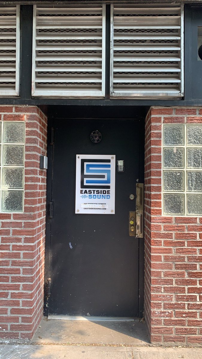 TwoWorldsEnt's tweet image. In the #recordingstudio working on a #newproject today. #staytuned