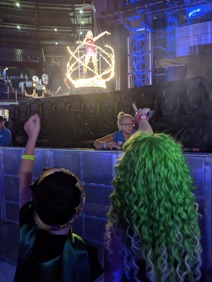TKKSwiftie's tweet photo. On this day 3 years ago I was at the #RepTourFoxborough having the absolute best time of my life! @taylorswift13 @taylornation13 @GilletteStadium https://t.co/YtytdYANyw