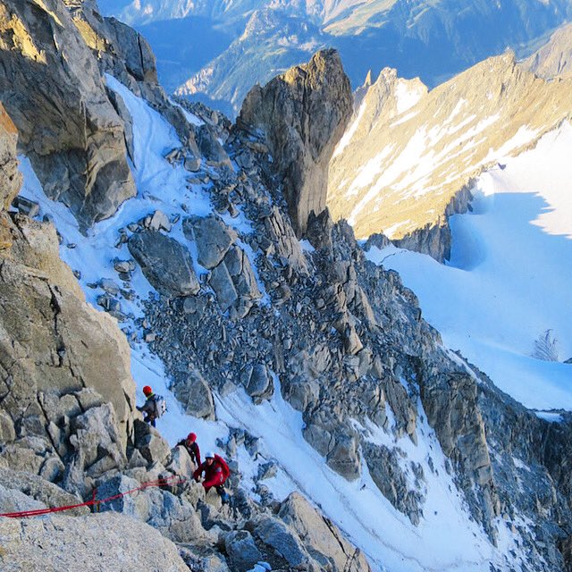 IcicleUK's tweet photo. Conquering Giants 🏔🎒❄️⛏🧗♂️ Icicle team on the start of the slabs up to the summit of the Dent du Géant. Awesome exposure, and an über classic Alpine route.
〽️ https://t.co/AKaDdz3omT
📍 Dent du Géant 4013m, Chamonix
#dentdugeant
#courmayeur
#chamonix
#climbing
#ifmga https://t.co/4ykPU36Mkg