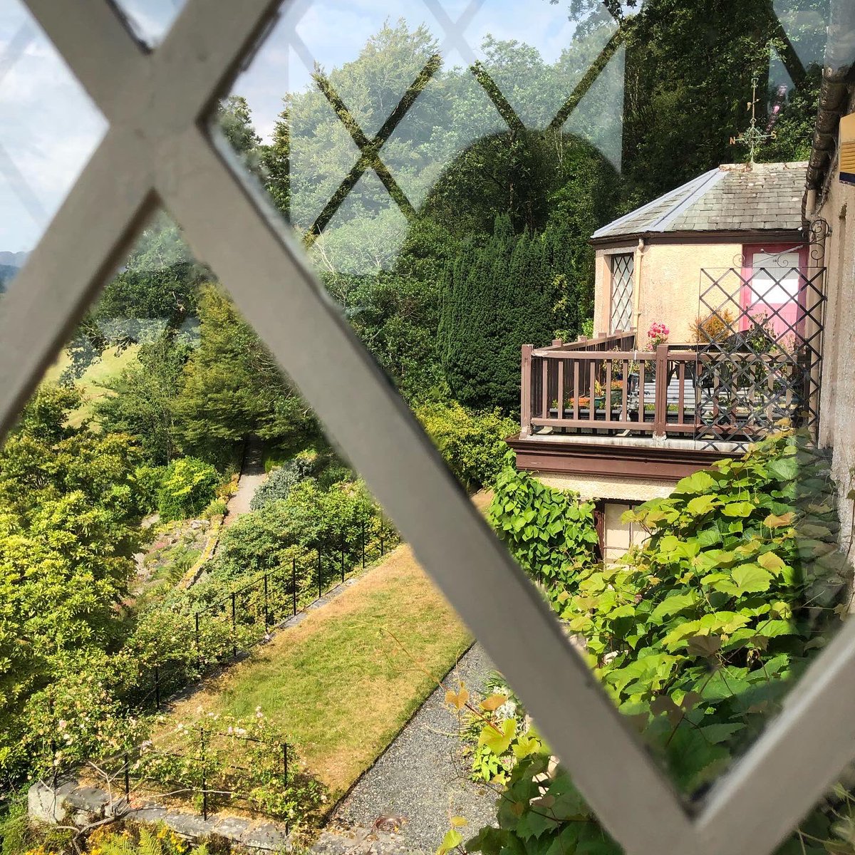 fullmooncrafts's tweet image. We’re back in the Lakes again. Ready for Potfest in the Pens this Friday. A bit of r &amp;amp; r before settling up for the show 😎😎😎 #potfestinthepens #potfest #happypotter #lakedistrict #brantwood #johnruskin