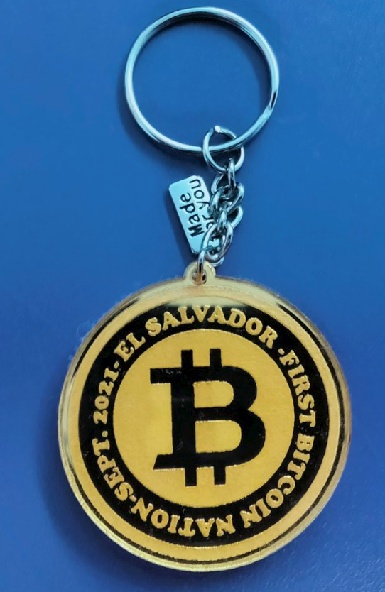 miguelmazzinni's tweet photo. Gracias a @Margari29709822
Recibí este regalo muy bonito. \\\\\\\\\\\\\\\
Alguien quiere pedir este tipo de productos, aquí Tenemos a esta compatriota que los fabrica y mira que elegancia #Bitcoin logo #ElSalvador Envios en todo USA. https://t.co/J3ECCT9Xgq