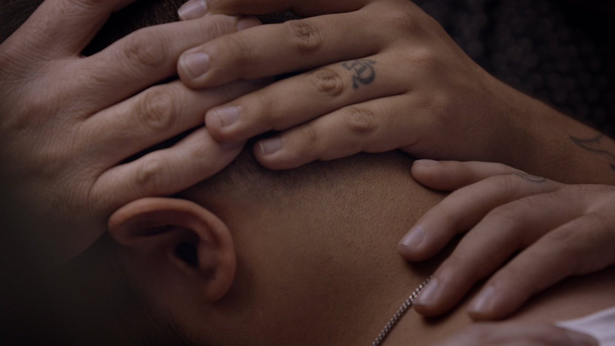 queerguru's tweet photo. Queerguru reviews @PrayAwayFilm  about the rise and fall of the iniquitous ex-gay ministries directed by @kstolak and streaming on @netflix  Aug 3rd  https://t.co/T1aSN0wNw5  @MrRPMurphy  @lamplighterfilm @ILoveGayMovies https://t.co/gvfCX4fzjK