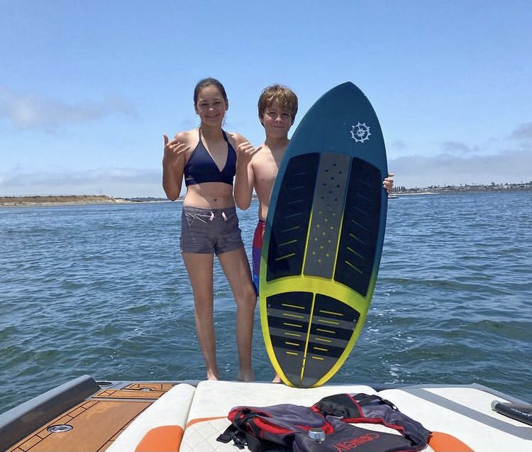 sd_checklist's tweet image. “Catch a vibe and come surf an endless wave behind a Wake surf boat! Tone your skills or Learn how to wake surf or wakeboard with a great crew and captain. 🛥 💦 Message for more details! #wakeboarding #wakesurfing #lessons @vibesdwatersports @sdchecklist