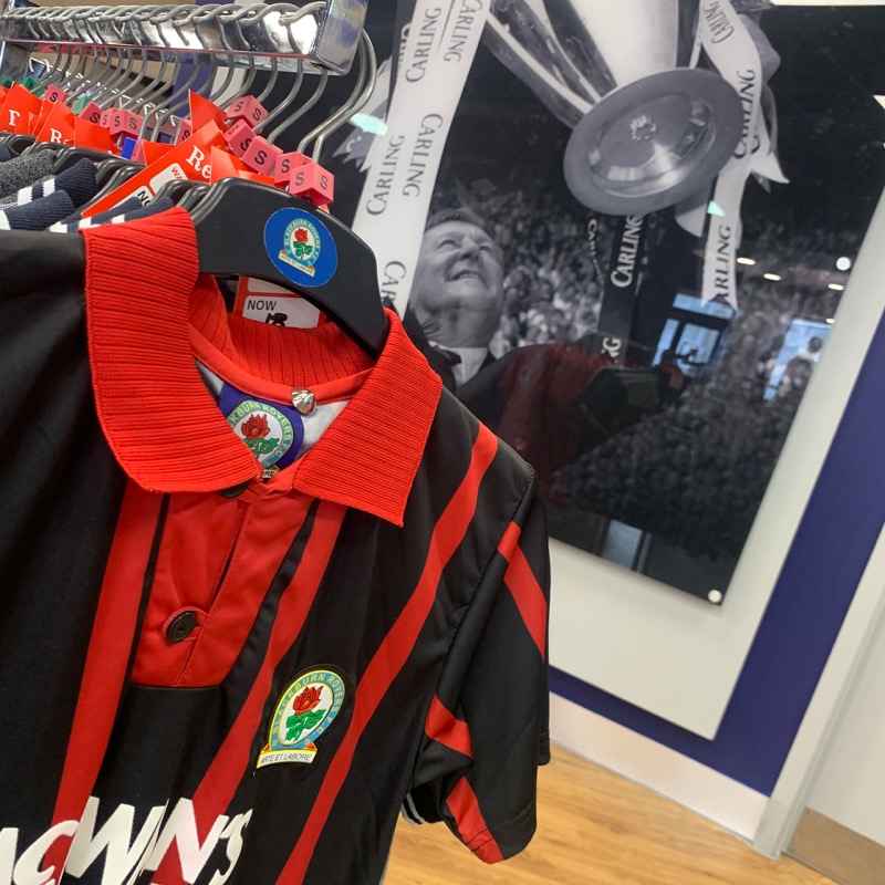 Rovers's tweet photo. 🛍️ Refurbished Roverstore reopens from 10am tomorrow! 👕

ℹ️ All the info: 👇

#Rovers 🔵⚪️