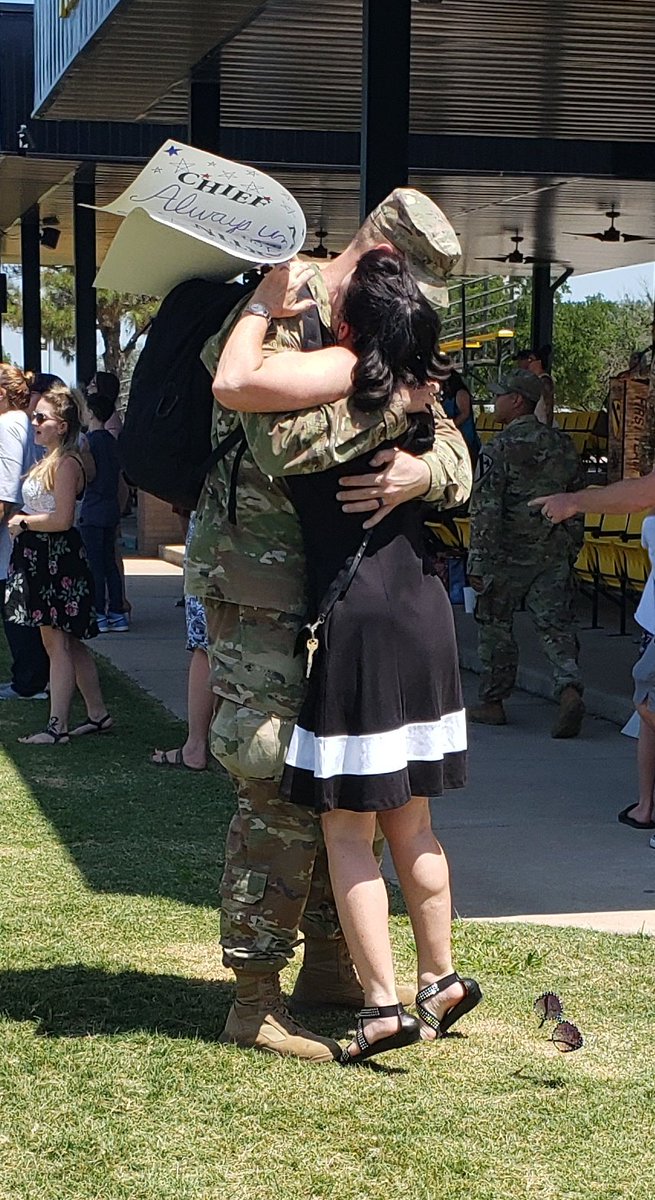 1BCT1CD's tweet photo. #IRONHORSE Team, welcome home to the latest flight returning home from Europe along with Lancer 6! 

#NeverQuits | #BeTheLegend! https://t.co/HamzeihBwf