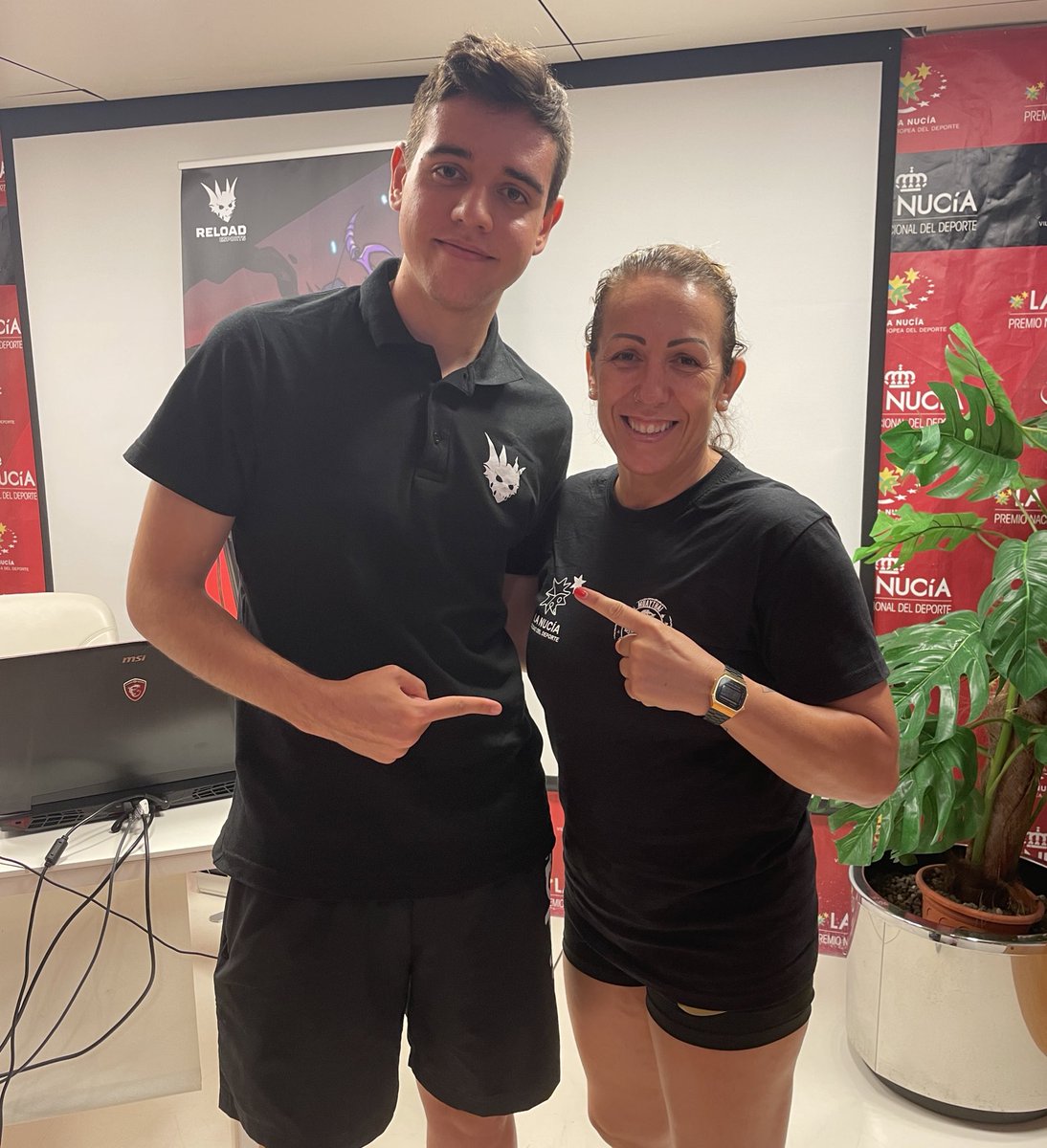 La 5 veces campeona del mundo de Muay Thai <a href="/Evamaengho/">Eva Maria Naranjo</a>, ha pasado un ratito con nosotros y me quedo con esta foto ❤️