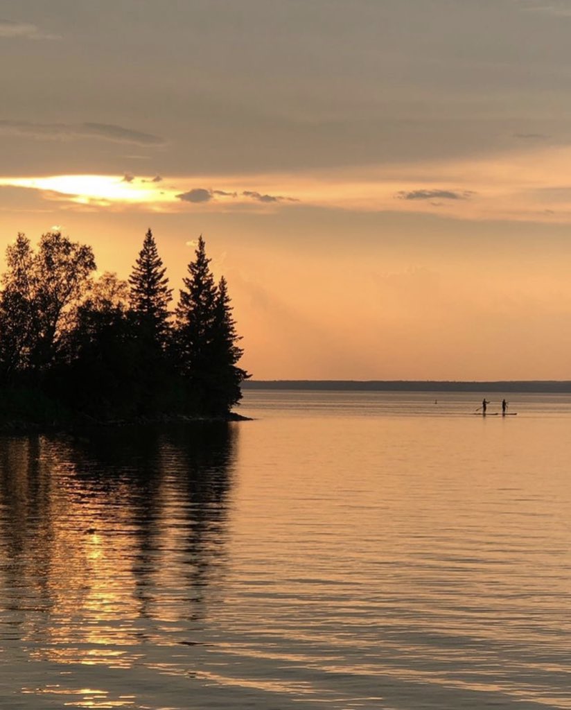 TourismWestman's tweet photo. Another stunning sunset over Clear Lake π
#exploremb #explorewestman #tourismwestman #westman #sunset #prairiesunset #manitobasunset #clearlake #clearlakemb #lake #paddleboarding #summer #parkscanada #nationalparkscanada #wasagaming #clearlakecountry https://t.co/SyamT0mp70