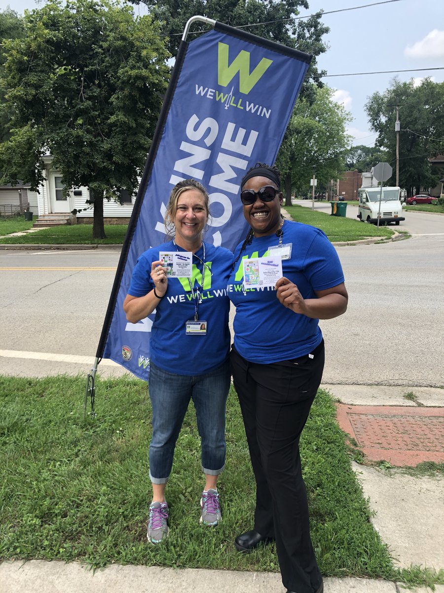 LewisUniversity's tweet photo. #LewisU nursing students Montrice Brown and Anasia Whitfield spent time educating others and distributing vaccinations at a #CovidVaccine clinic at Salvation Army in Joliet.

Way to make an impact in our community! https://t.co/IyYSrRos3J