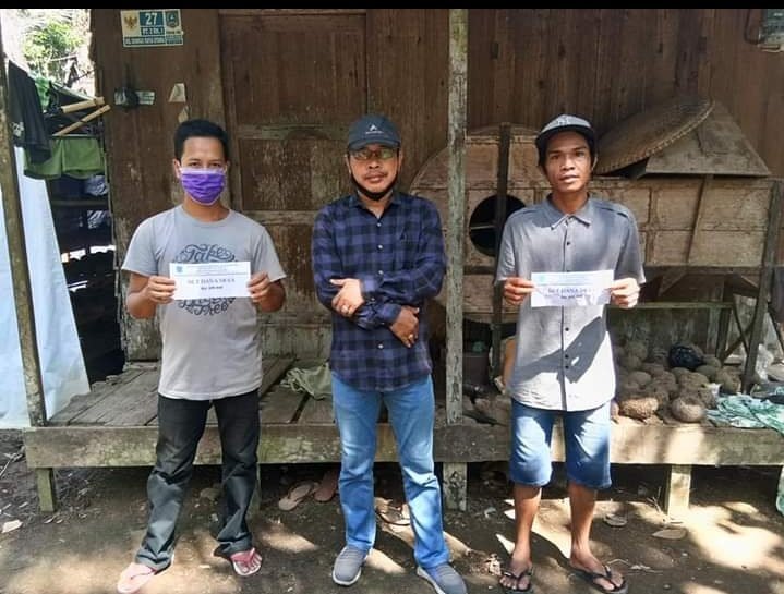 AnanAmang's tweet photo. Yuk...pulihkan ekonomi masyarakat dengan menyalurkan BLT Dana Desa kepada KPM
#BLTDanaDesa
@jokowi 
@halimiskandarnu
@Kemendespdtt
@malik_haramain
@imansyukri
@taufikmadjid71
@yusradaridesa 
@azzameldzikrie 
@tppkemendes 
@tpp_provkalsel https://t.co/BrDoMsQ4Ng