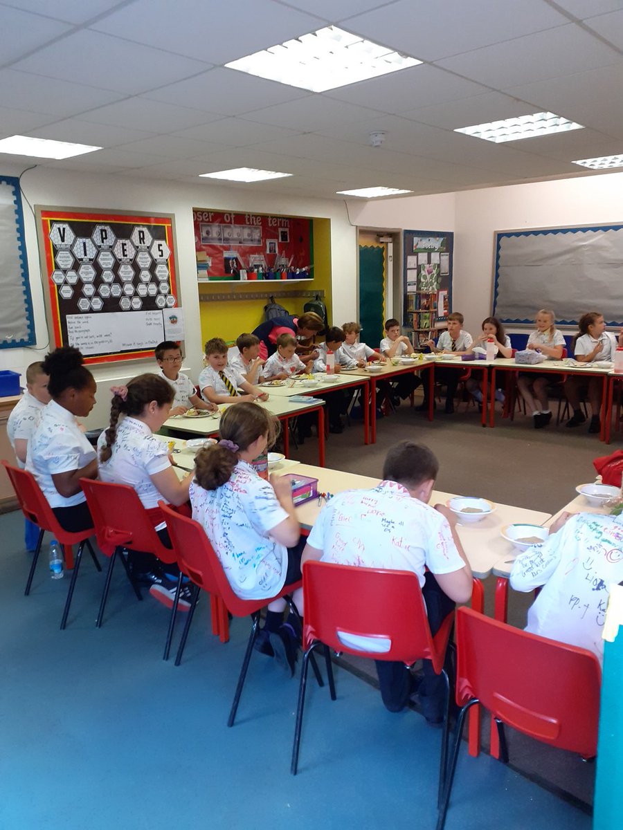 OakTree_Primary's tweet photo. The final lunch. https://t.co/8Hotjvv2Ik