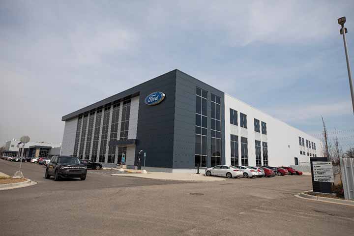 driversside's tweet photo. Ford F-150 Lightning Could Have Even More Range Than Expected Now And In The Future via @torquenewsauto #f150lightning #ionpark #tesla New Battery Tech center could lead to increased range for F-150 Lightning https://t.co/W27F1RUZAQ https://t.co/FWbH5Iwu8I
