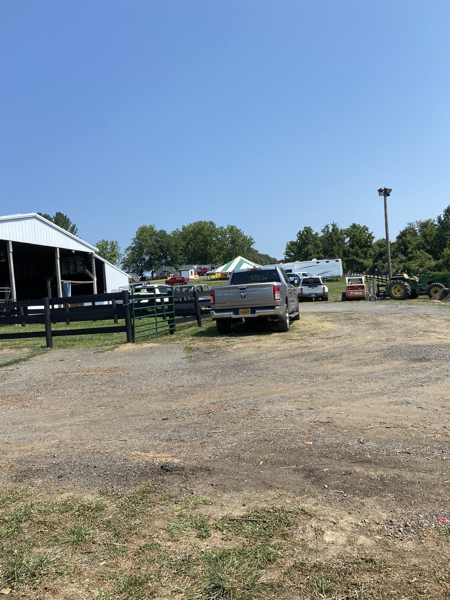 One day left until the Loudoun County Fair! Come on out to watch the sheep and goat show as well as swine showmanship and the Gamblers choice hosted by the Loudoun Canterlopes tonight! Entry is free for today!