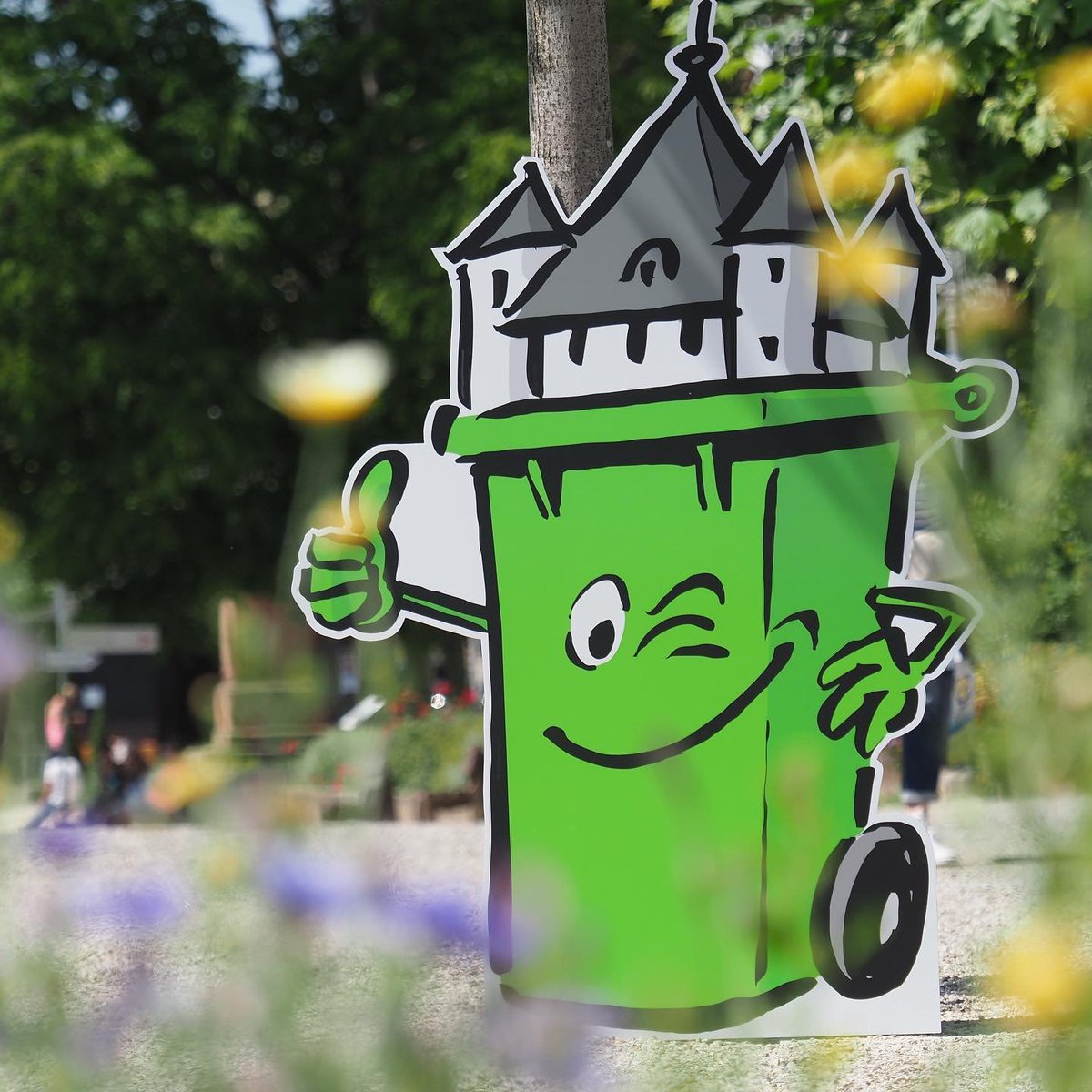 Danke. RT <a href="/GerhardtGG/">Stefan GErhardt #4</a>: Wenn eine schöne und nachhaltige Stadt am Rhein eine Kampagne avisiert und der Zeichner es schafft, sogar Mülltonnen sympathisch wirken zu lassen <a href="/Eltville/">Stadt Eltville</a> <a href="/Stadt_Eltville/">Eltville am Rhein</a>  <a href="/Patrick_Kunkel/">Patrick Kunkel 🇪🇺</a> #MUELLern