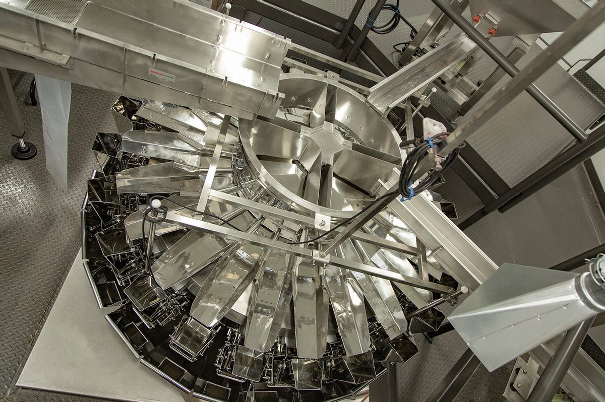 baudererpackage's tweet image. It&apos;s precise! It&apos;s accurate! It&apos;s the 24-head blending scale! #copacker #foodpackaging