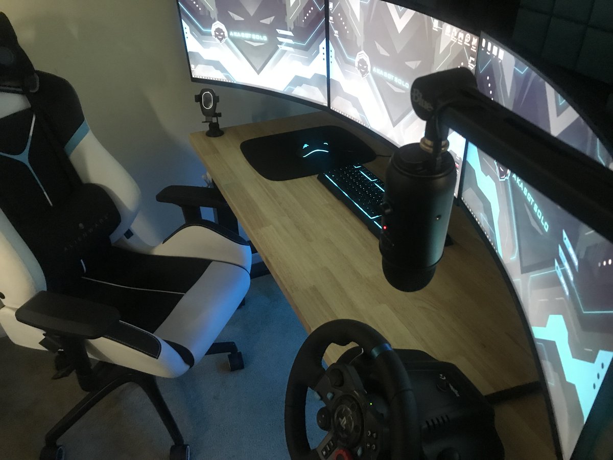 Diego_Delone's tweet photo. Installed LED under the desk. https://t.co/AvagBfSjKt