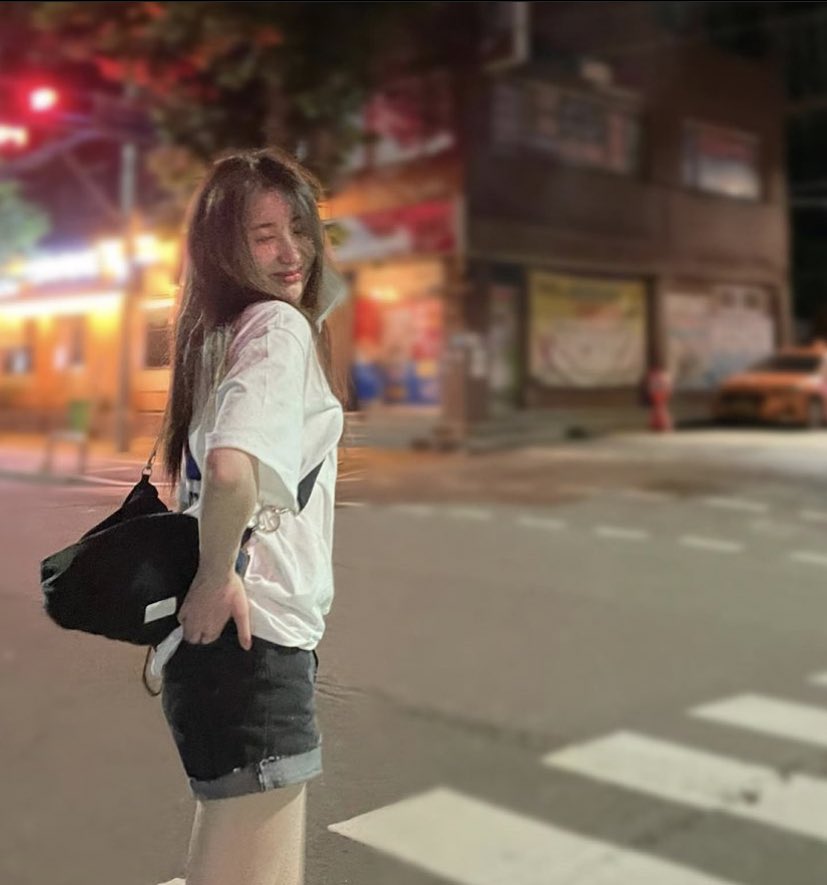 chaenpics's tweet photo. instagram update 
#이채연 #LEECHAEYEON https://t.co/r2phynvDbk