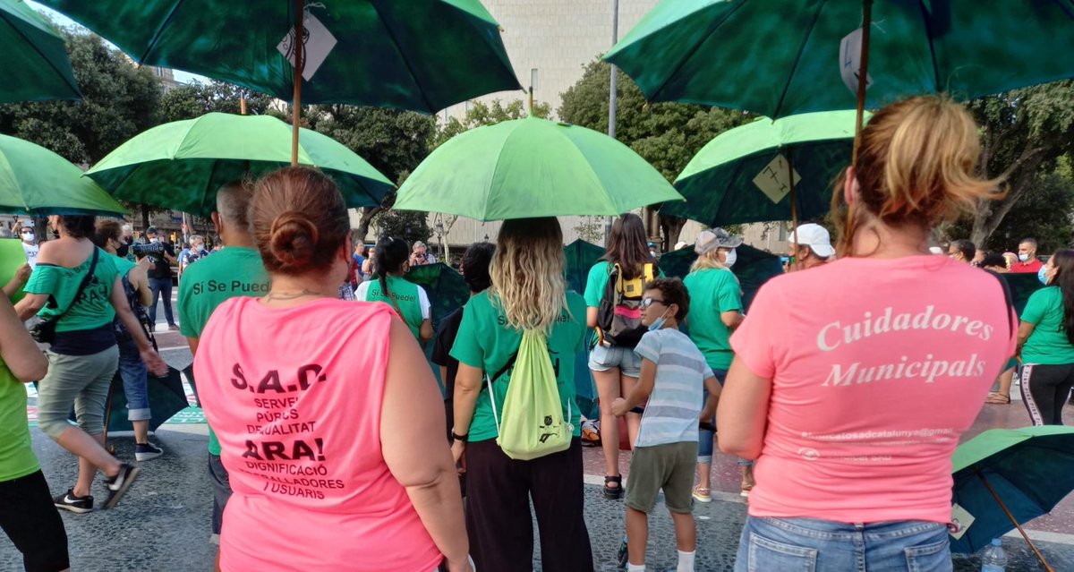 Las cuidadoras no perdemos tiempo⌛ni para tomar impulso. Mientras nos preparamos para ir a la huelga✊, vamos a apoyar a la <a href="/LA_PAH/">Plataforma de Afectadas por la Hipoteca</a> 🙆
¡Sólo el pueblo salva al pueblo!💜 #sadenlucha #plaçacatalunya #sadenlluita #cuidadores #sanidad #feminismo #feminisme #hipoteca #vivienda #ddhh