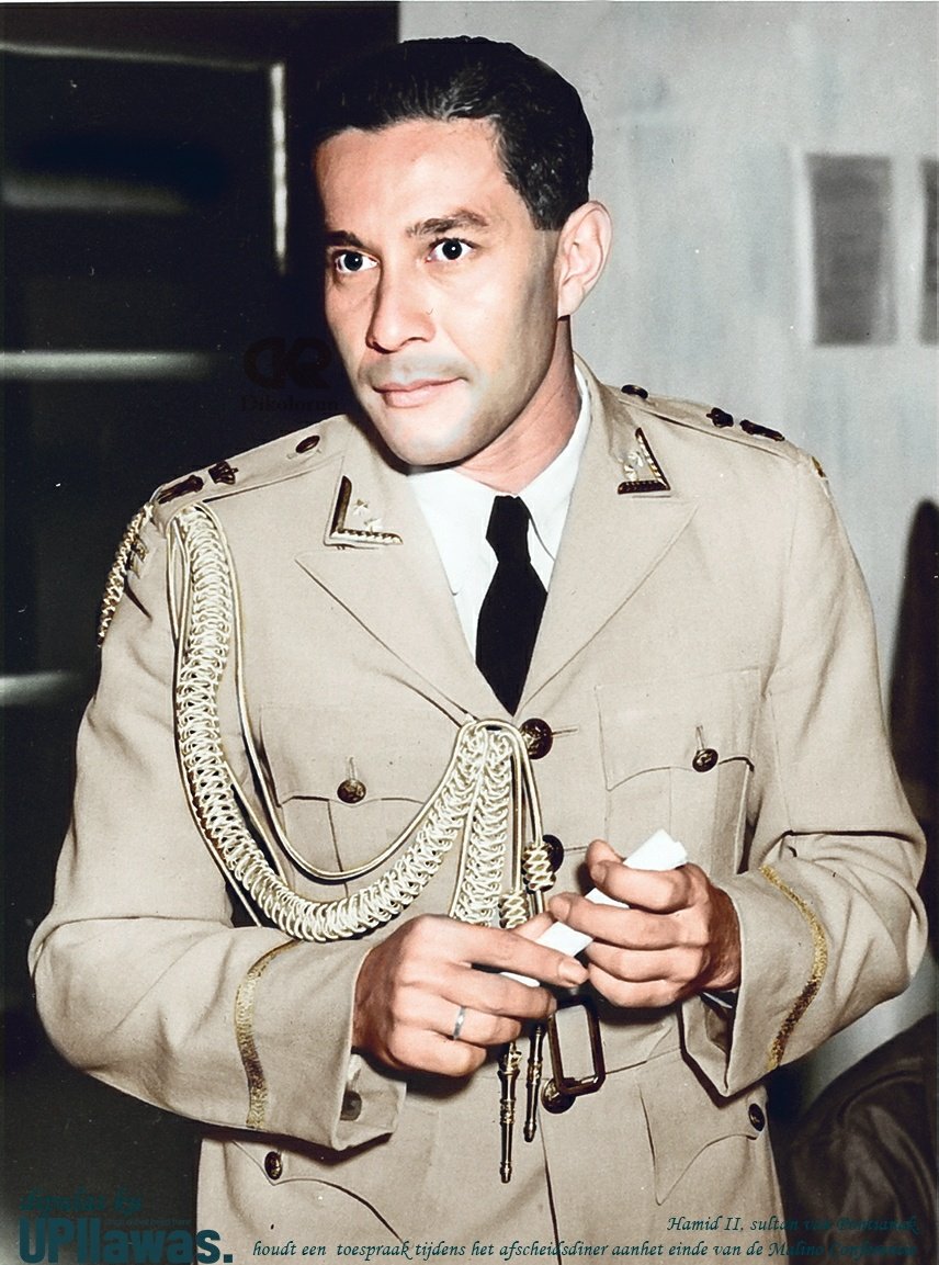upi_lawas's tweet image. Hamid II, Sultan Pontianak, Kalimantan Barat berseragam Mayor Jenderal KNIL, berbicara pada saat jamuan perpisahan di akhir Konferensi Malino, timur Makasssar.

#colorizing