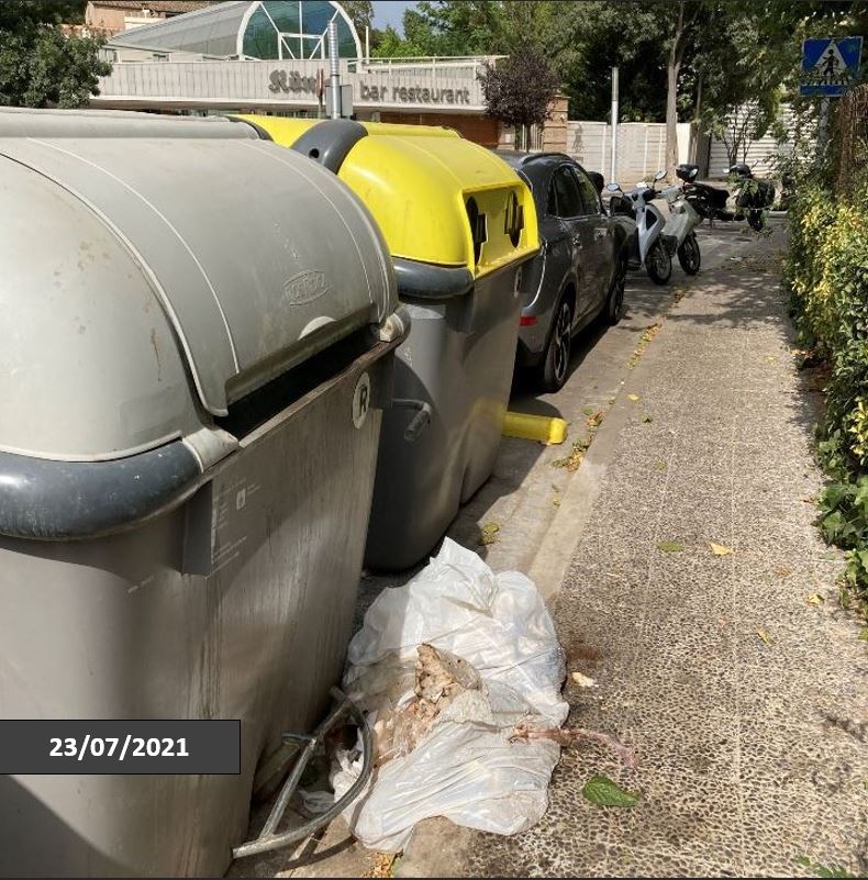 fontajau's tweet photo. Els veïns de Fontajau patim constantment que el restaurant König utilitzi els contenidors del veïnat per deixar la brossa. Cada setmana es repeteixen imatges com aquesta. Ja portem varies queixes i no feu res com a Ajuntament @girona_cat #Girona #CuidemGirona #femunkönig https://t.co/zYDrN67v2V