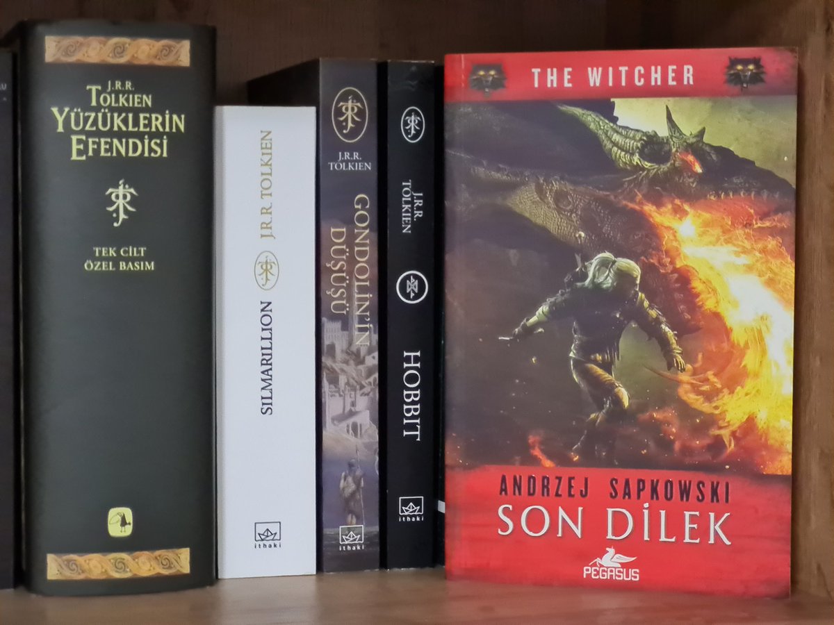 Temmuzun son kitabı; #AndrzejSapkowski'nin efsane serisi, fantezi türündeki #TheWitcher'ın ilk kitabı #SonDilek
Rivyalı Geralt'a 3 PC oyunu ve 1 dizisi ile daha önce eşlik etmiştim. Hayranı olduğum bir seridir kendileri.

💥Temmuz 🔟 #okumayabaşlıyorum

#kitapseverlertakiplesiyor