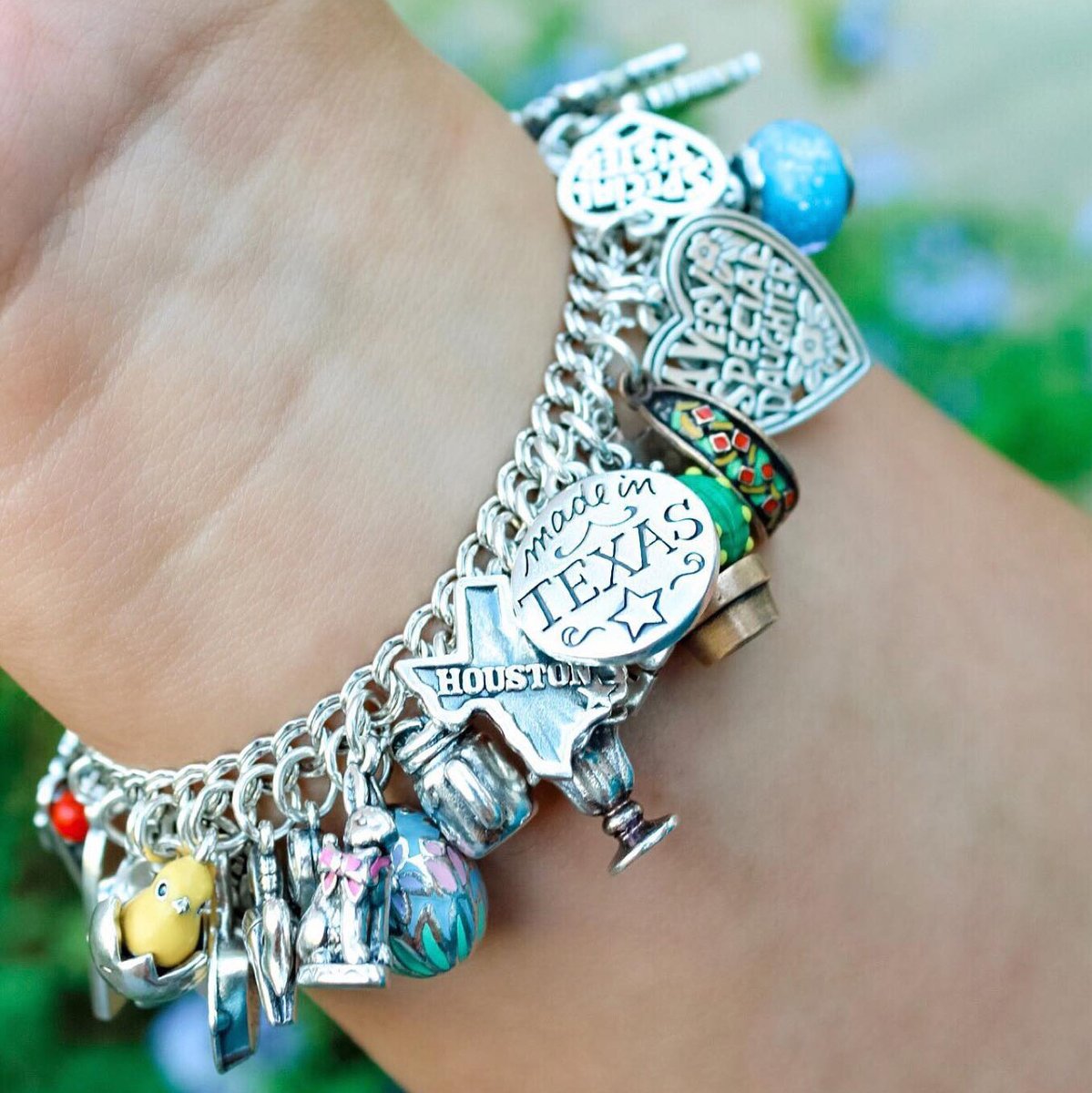 jamesavery's tweet photo. Whether fully loaded or with a couple of your favorite charms - we ❤️ to see your bracelets. Let us know: When did you start your first James Avery charm bracelet?

Shop the look at https://t.co/EVZIsZc3lO.  

📸: @XOXOJessica_T https://t.co/QnkjzPQeaW