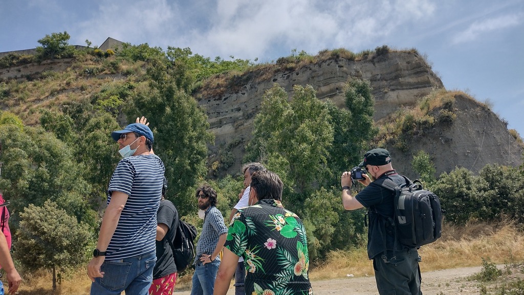_OctopusRecords's tweet image. Tornati con i piedi per terra abbiamo avuto una guida d’eccezione: Pasquale Mancino, tra i più grandi conoscitori di Monte di Procida. 
Tanti fatti storici, ma anche tantissime curiosità: sapevate, ad esempio, che il vino montese era tra i più importanti e rinomati dell’inte…