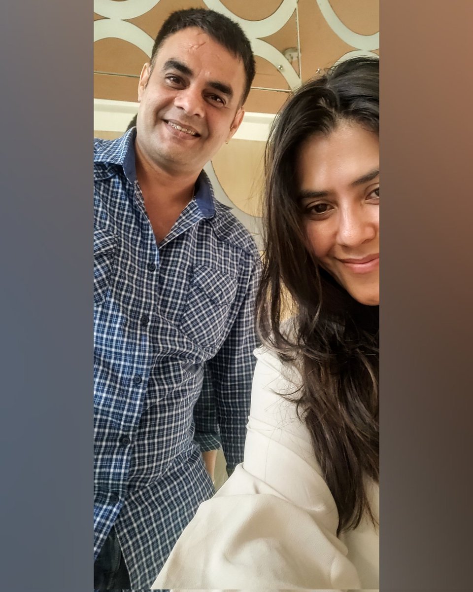 jsnkhera's tweet photo. βSome days you just have to create your own sunshine.β π
With the diva @ektarkapoor .. #fanboymoment βΊοΈ
.
.
.
#excited #memories #happiness #finallymet ππ€ https://t.co/D1NtrtxOrK
