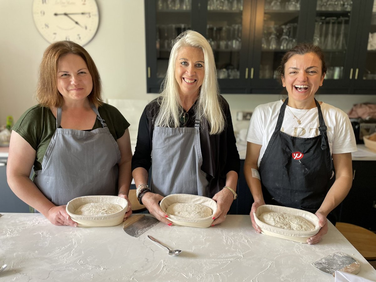 laura_howtocook's tweet image. People say it’s important to get reviews but a picture says it all…#sourdoughclass #surrey