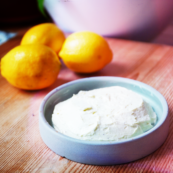 Remember that raw Salmão Fresco Marinado we made a few days ago 🐟? Well, this creamy wasabi sauce pairs beautifully with it! You must, must, must try ! 👉ow.ly/AakF50FEIIU