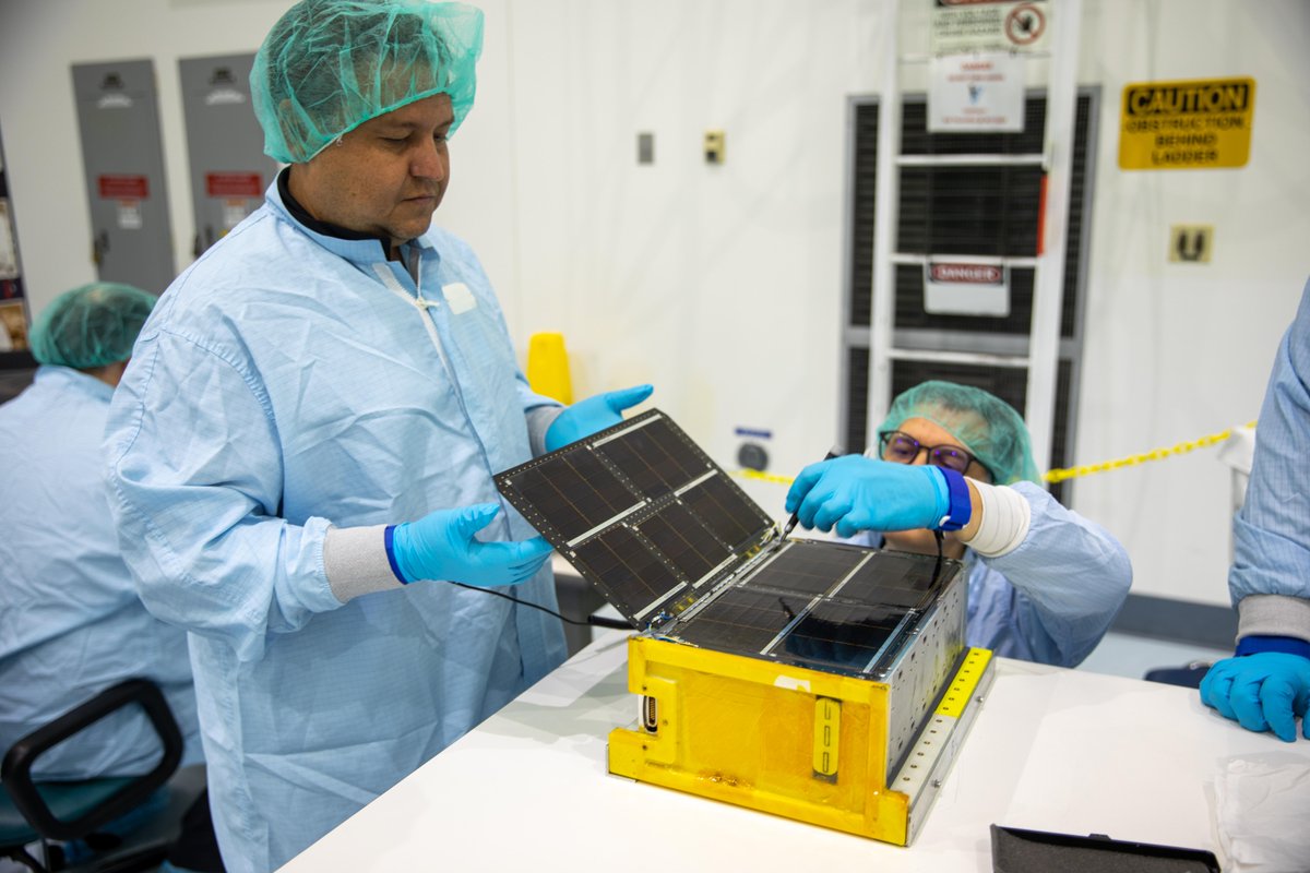 NASA_SLS's tweet photo. ✅✅ Two more @NASAArtemis payloads have been secured inside the Orion stage adapter ahead of the #Artemis I launch. 

MORE on the Team Miles and EQUilibriUm Lunar-Earth point 6U Spacecraft (EQUULEUS) CubeSats HERE >> https://t.co/jEaIyw8hzn https://t.co/xd2jzn6s5q