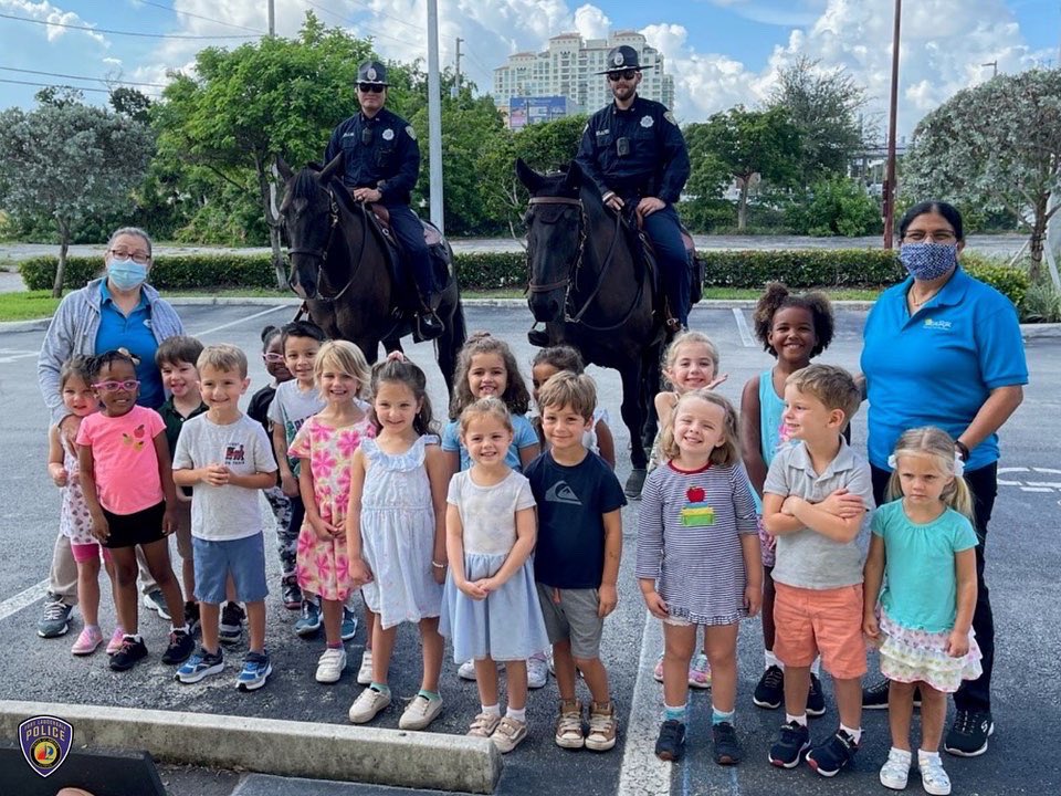 ftlauderdalepd's tweet photo. Hold your horses!  Look who visited the children at New River Child Care Learning Center, today!
 
🐴 Ash
🐴 Ford
——————

#FLPD
#FLPDMounted
#MountedUnit
#MountedPatrol
#PoliceHorse
#BuildingCommunity https://t.co/0JmIBJ3mTI