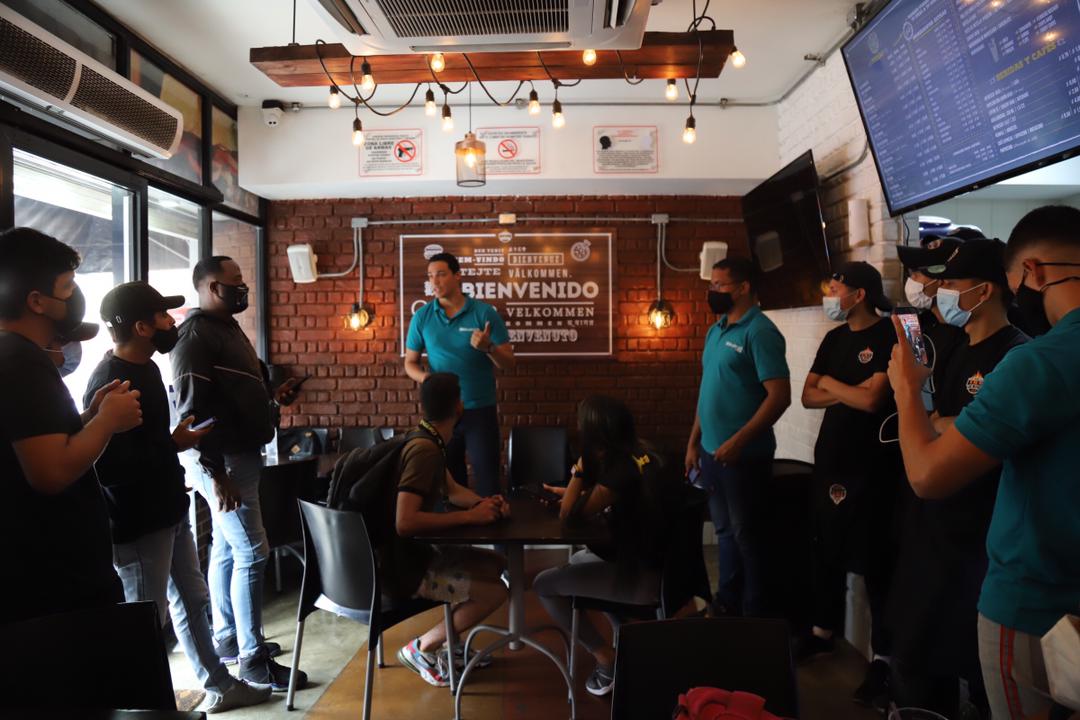 We did a #Bitcoin Invites #BCH meetup in La Guaira, Venezuela, just outside Caracas and the international airport near the beach

We onboarded 30 new #BitcoinCash users

Great work <a href="/Pastranve/">Jaifred Pastran</a> <a href="/Tonykubar_/">Tony Kübar</a> and the rest of the team!

Let's keep building permissionless money for all!