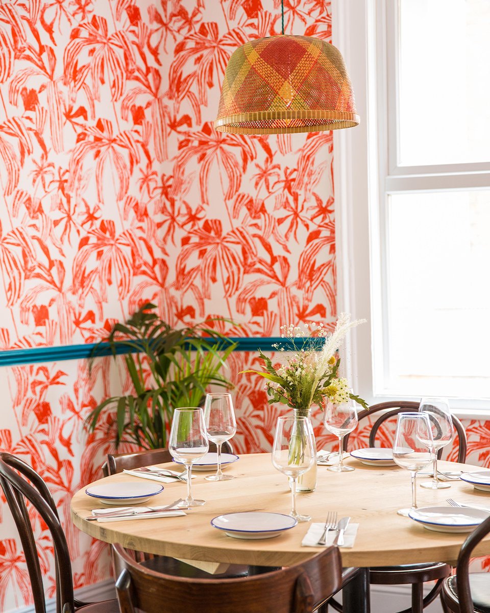 The perfect corner for long-overdue catch-ups, dinners that stretch late into the evening, and lively weekends brunches. Plus, did we mention we can make those brunches bottomless? 🥂

We'll see you this weekend! 💙 Book now: santoremedio.co.uk