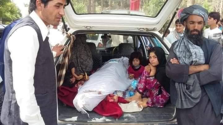 ManzoorPashteen's tweet photo. This is the dead body of Afghan comedian Nazar Mohammed killed by taliban. The world is silent over the brutalities of taliban after the controversial doha deal. No mention of taliban's sanctuaries in the said deal. The war continue on Pashtun/ Afghan land in new form. https://t.co/PFry6ijUij
