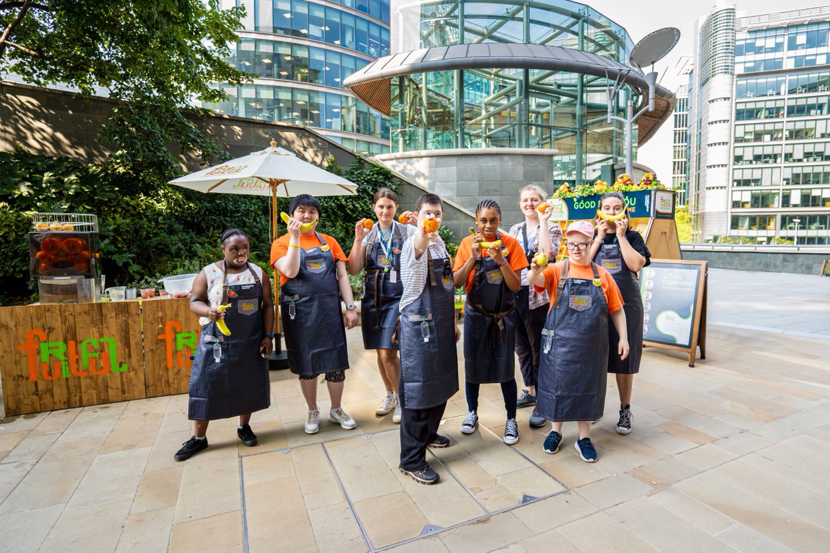 PaddingtonCen's tweet image. It’s Fruitful Wednesday tomorrow and the @Fruitful_PIP team are back from 8.30am serving up their fresh orange juice, fresh fruit, and smoothies from the smoothie bike. Come and say hi to the mixers and shakers. #goodforyougoodforme #fruitfulpip. @BritishLandPLC