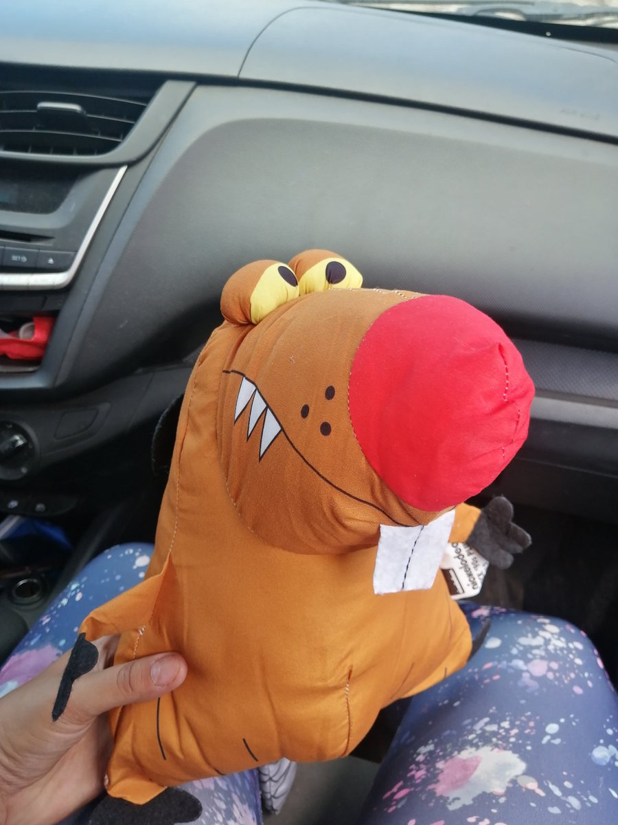 NataliLagunes's tweet photo. Estoy bien feliz, hoy encontré un #Dagget en una venta de ropa de americana. Mi niña interior es la mas feliz, ya ando rascando los 30 y sigo siendo amante de las caricaturas, además los peluches son mi vicio🥰 ¿ustedes recuerdan a los castores cascarrabias? https://t.co/SD69UY8h1h