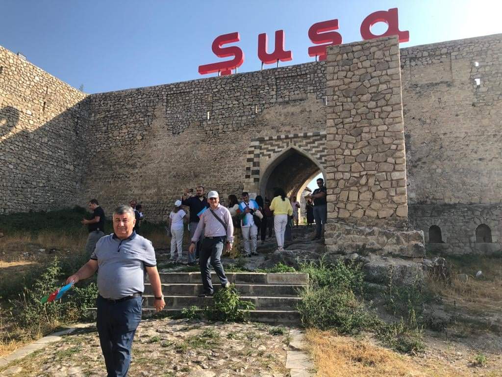 DiasporaAz's tweet photo. #Diaspor nümayəndələrinin #Şuşa|ya səfəri davam edir

#DiasporŞuşada
#AzərbaycanDiasporu
➡️https://t.co/R7RSYMl9rh https://t.co/KkzE7KkoLq