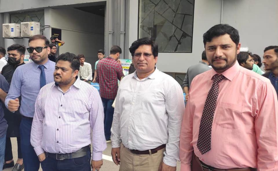 CSC_CEIP's tweet photo. Mr. Tariq Nazir- Head of HR and Mr. Rao Adnan Sarwar- Assistant Manager IT, visited Superior University gold campus to see final year project display by BSCS batch 2021. https://t.co/4MgCkn89Xi