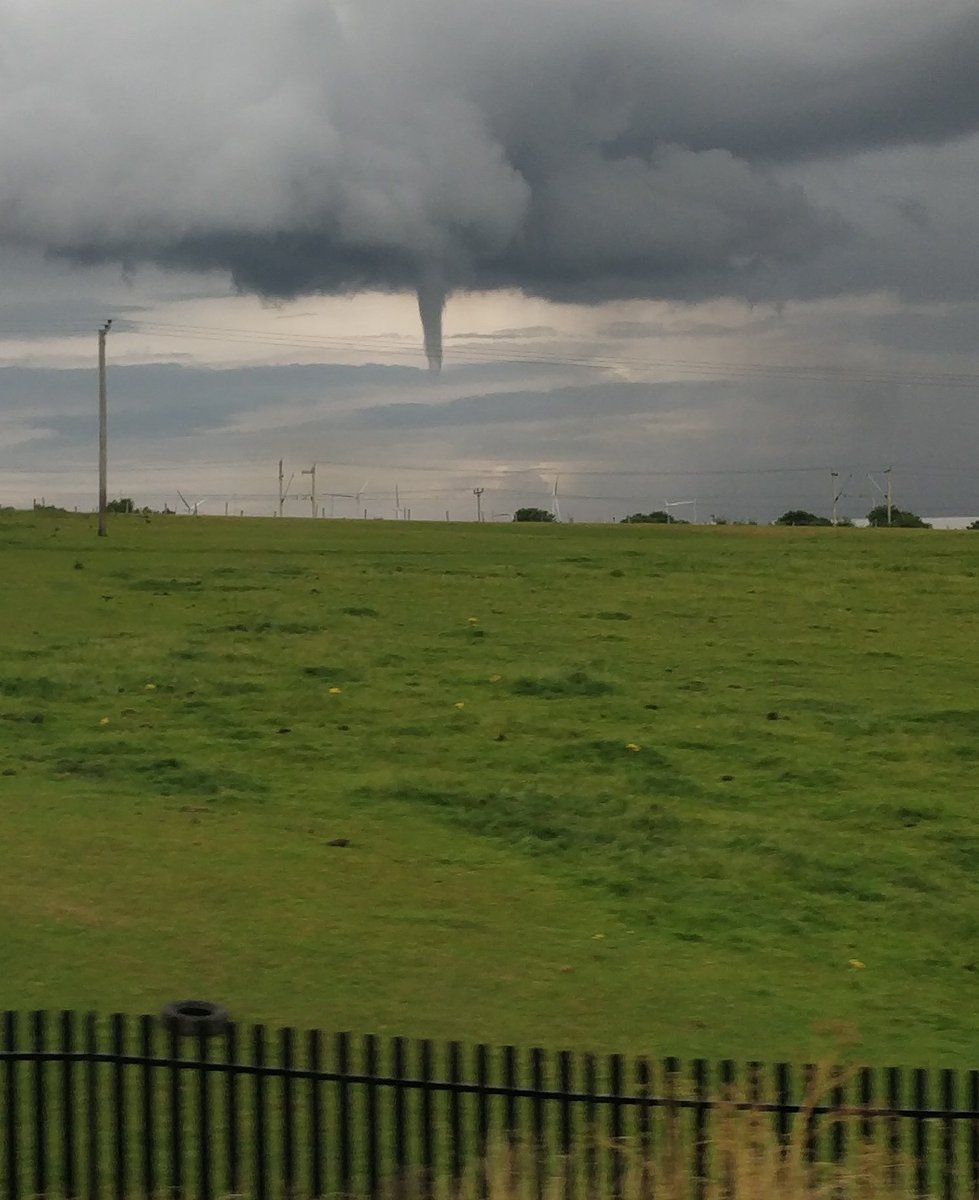 This is near Rugby in the heart of #tornadoalley, #england. @BBCMidlands <a href="/bbcweather/">BBC Weather</a>. 
I knew I should have stayed home in #Wales. I'll be home soon and safe from extreme weather like this. #phew. #summer #haf #twister #stormyweather
