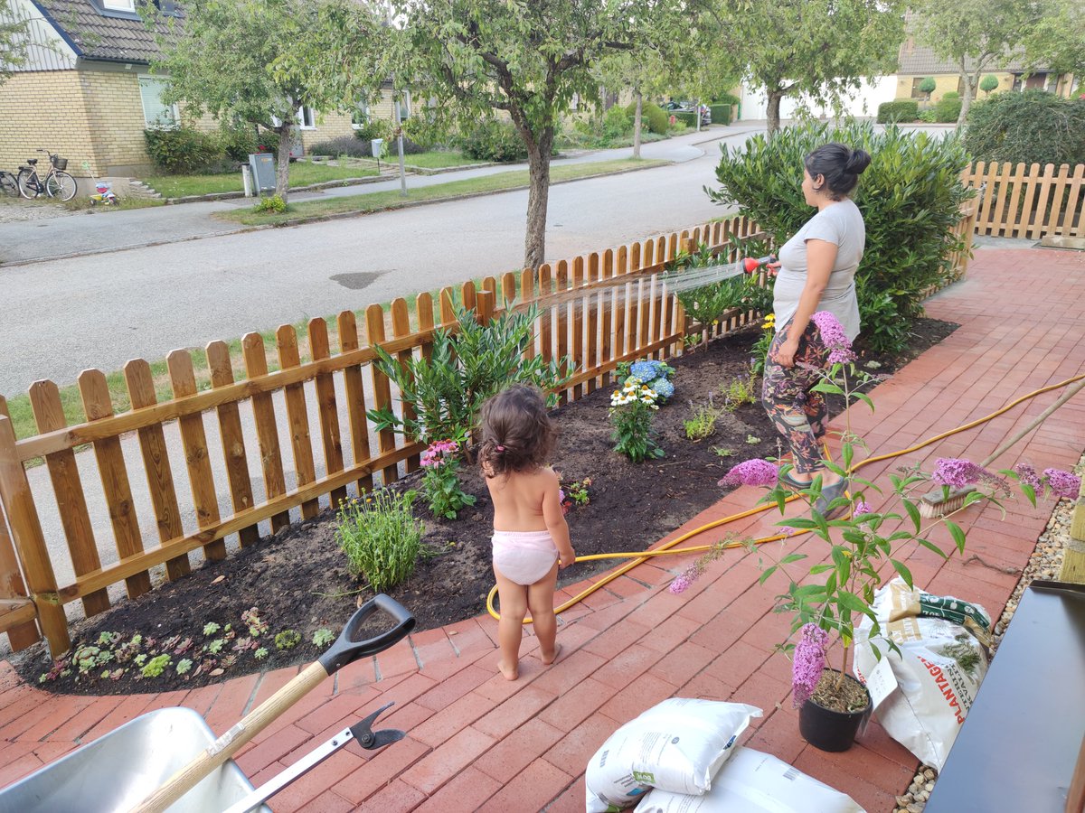 Sweden's last brick manufacturer closed in 2020 🙁. We imported RT60 bricks from Danish #RandersTegl. Much nicer than concrete.