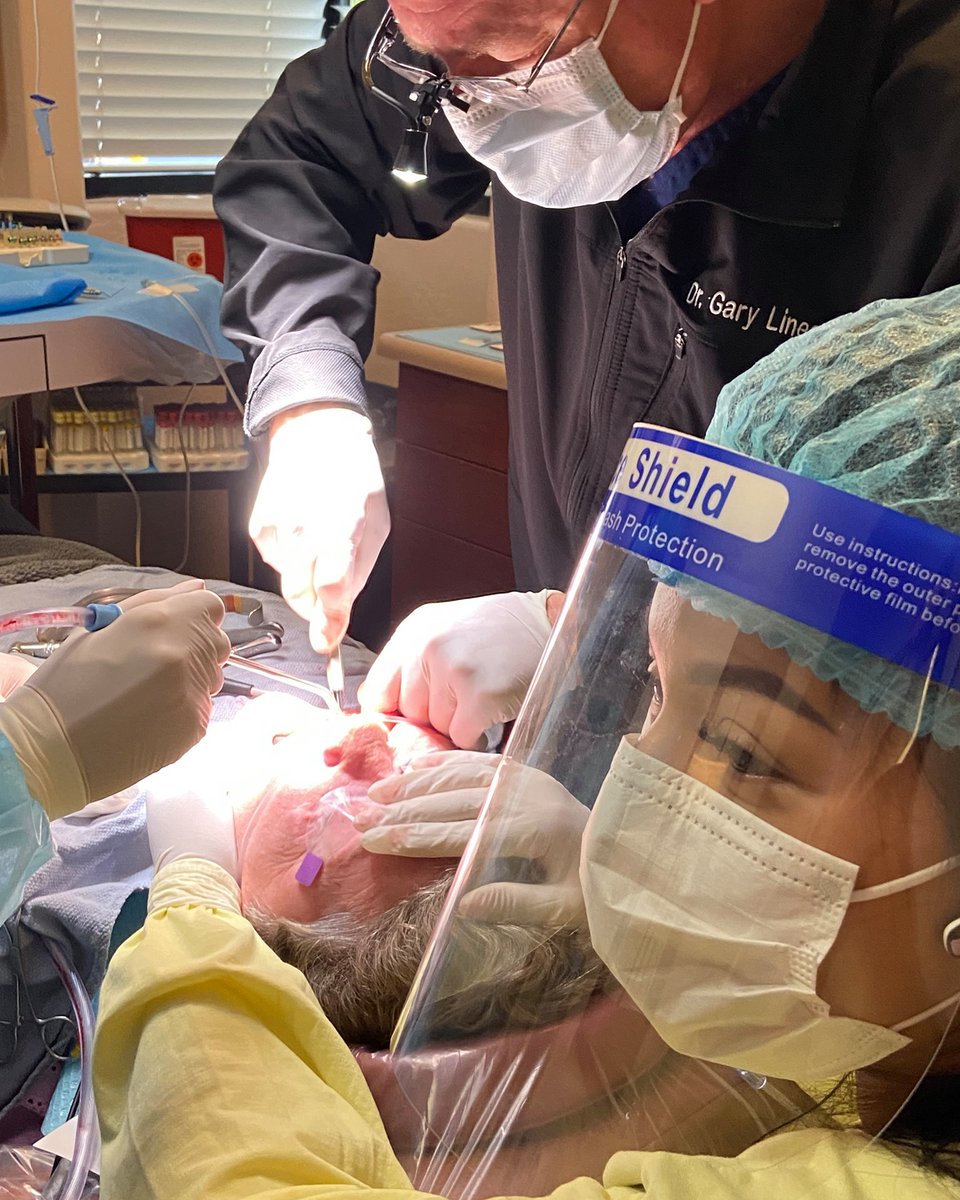 azctr4implants's tweet image. So grateful to treat our amazing patients with our awesome team👨‍⚕️
#azctr4implants #dentalimplants #wisdomteeth #oralsurgery #dental #oms #azdental #glendaleaz #insurgery