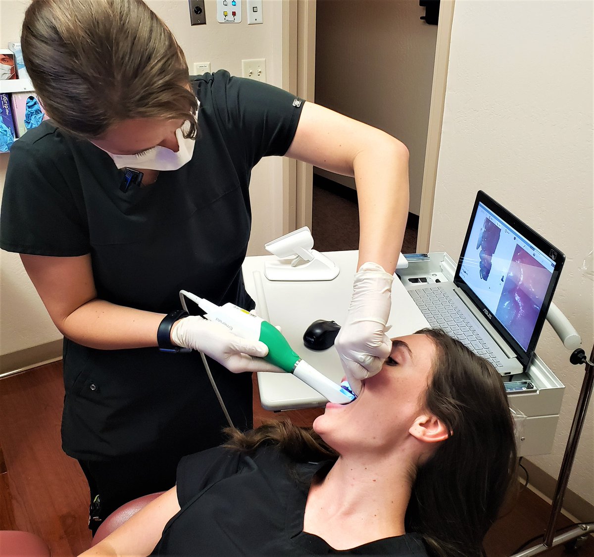 azctr4implants's tweet image. Additional training = more efficiently serving you 🤗🦷#azctr4implants #dentalscaning #azdental #oralsurgeons #training #loveforlearning #oralsurgery #bestteam #azoralsurgery